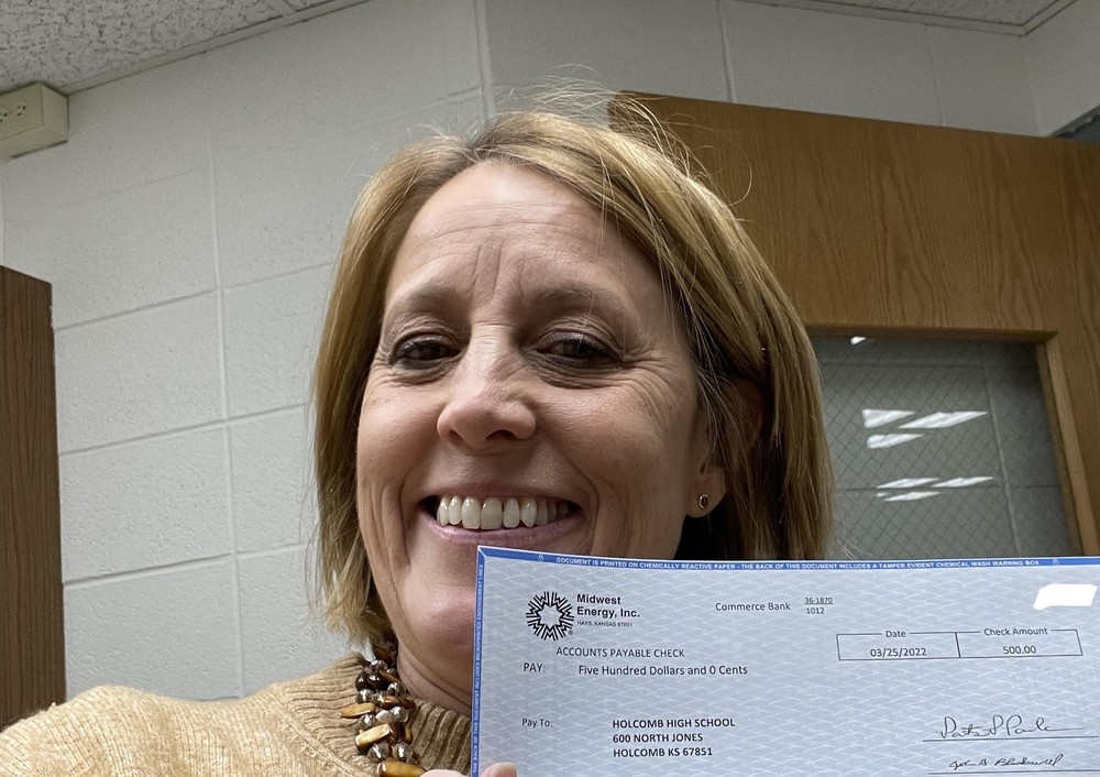 Holcomb High School Library Receives Grant